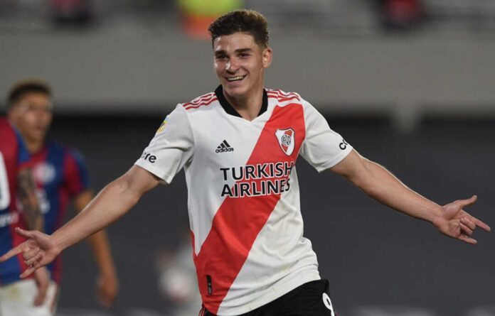 Arsenal Logo And Julian Alvarez