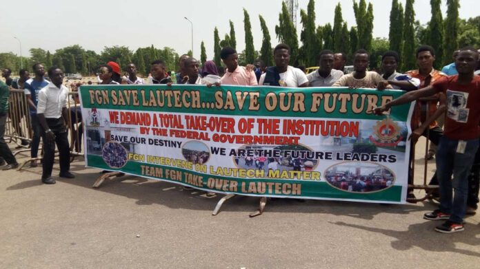 Lautech Protest Students Barricade