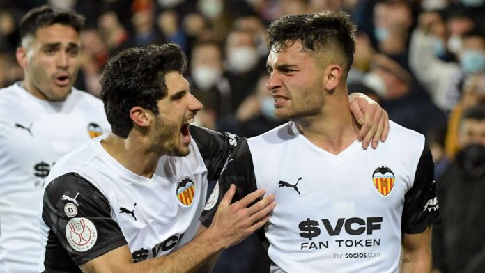 Valencia Cf New Players Guido Rodríguez Unai Núñez