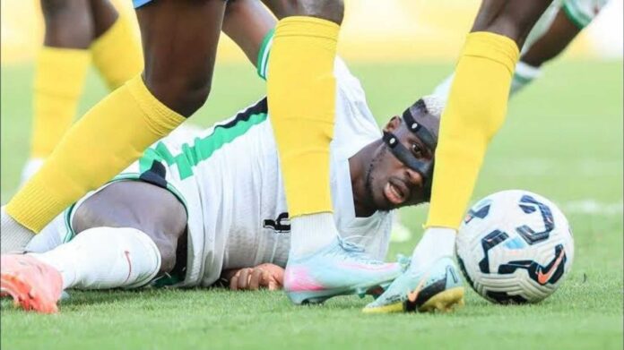 Victor Osimhen Arm Cast Injury Galatasaray
