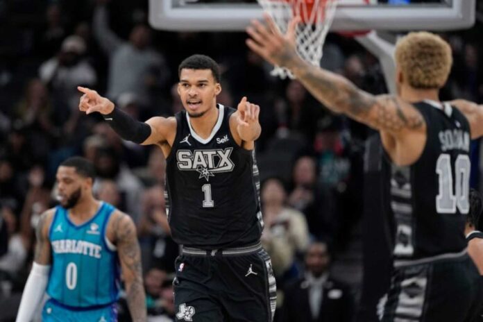 Victor Wembanyama Dunking Against Chicago Bulls