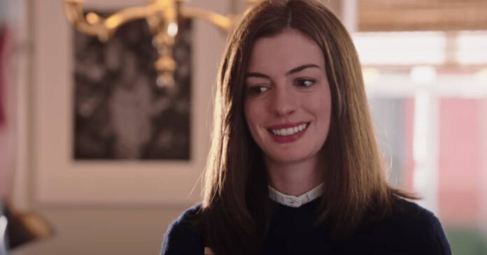 Anne Hathaway Arsenal Fan