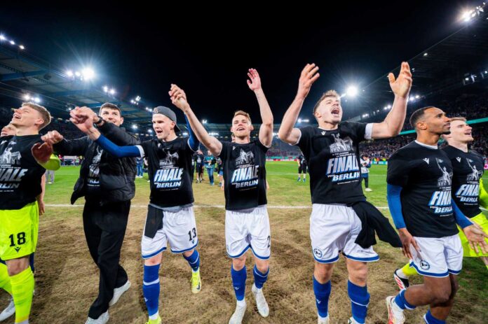 Arminia Bielefeld Players Celebrating Bundesliga Goal