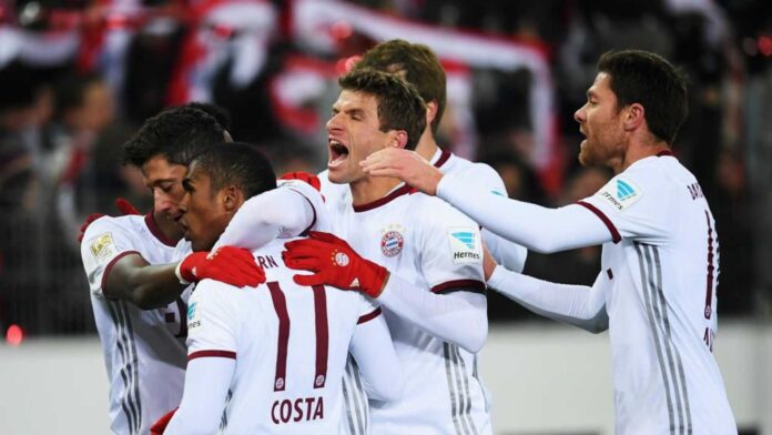 Bayern Munich Players Celebrating Late Winner Against Freiburg