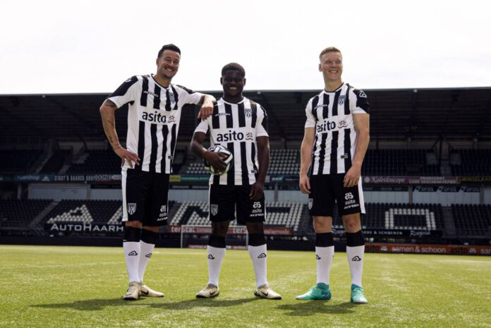 Heracles Almelo Players Celebrating Goal