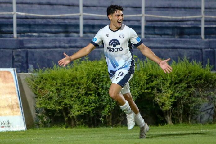 Independiente Rivadavia Players Celebrating At Maracanã