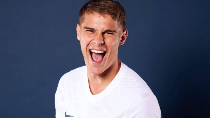 Micky Van De Ven Tottenham Defender