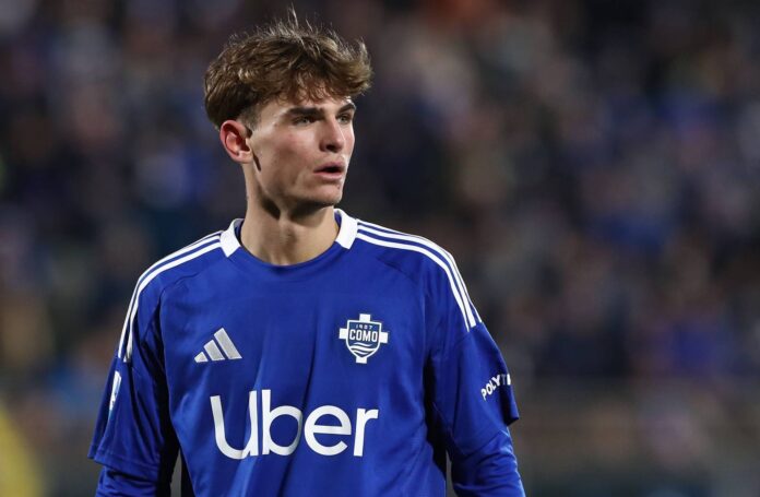 Nico Paz Como Midfielder Argentina