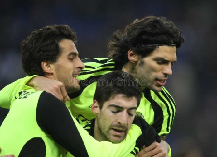 Real Zaragoza Players Celebrating Goal At Butarque