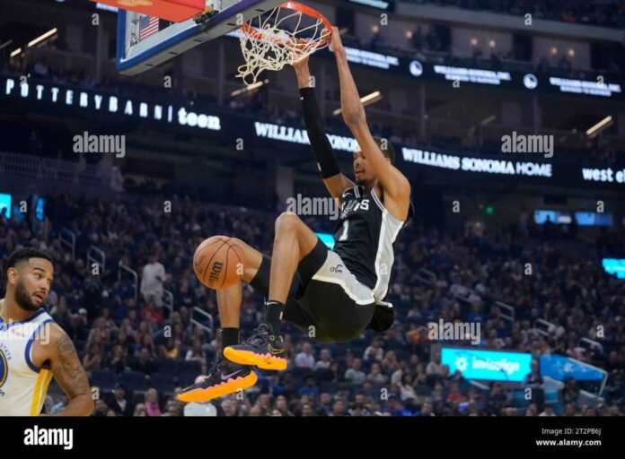 Victor Wembanyama Dunks Against Warriors