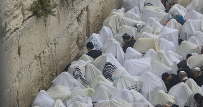 Western Wall Priestly Blessing Ceremony Jerusalem 2026