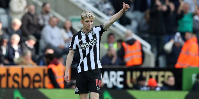 Eddie Howe Anthony Gordon Newcastle Training